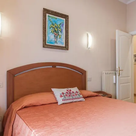 Sant'angelo & Vaticano Roomy Flat ローマ